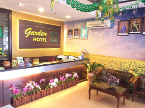  Pontian Garden Hotel  Понтиан